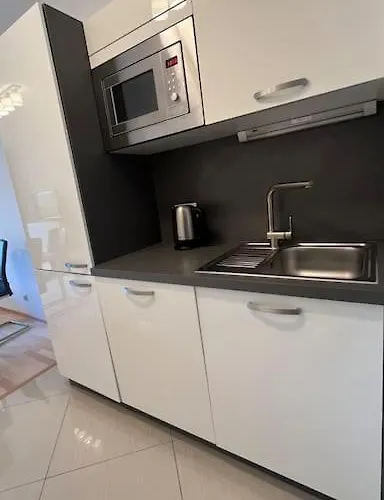 Garden Tower - Parking Apartment Prague